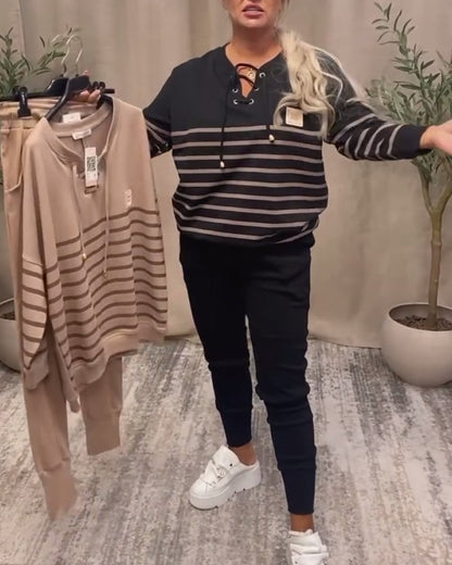 Uformelt stripete ankelsportssett i to deler