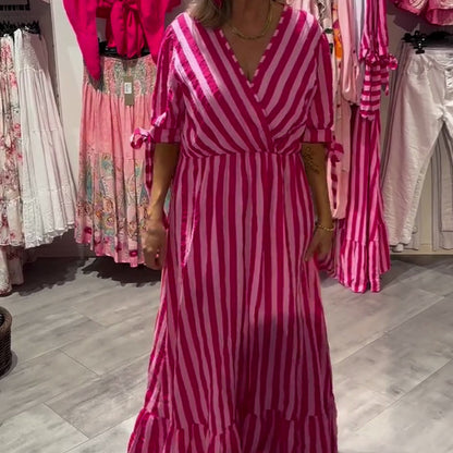 Stripete kjole med V-hals for kvinner