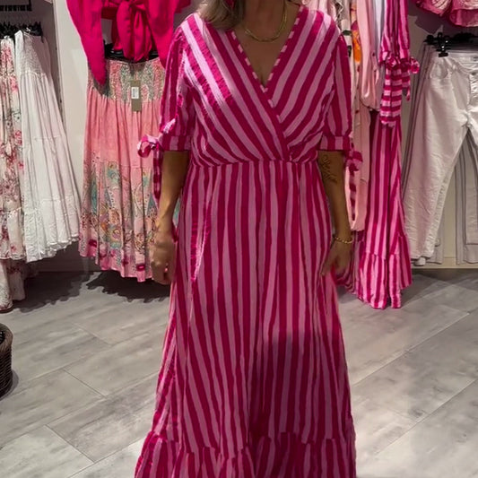 Stripete kjole med V-hals for kvinner