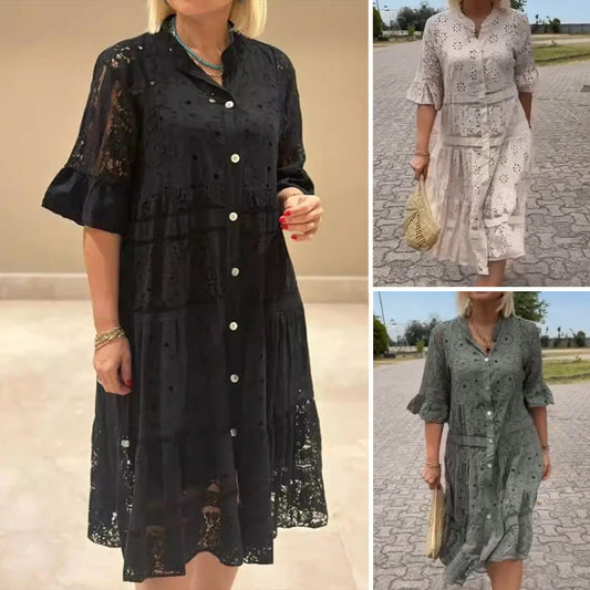 Dameklänning med blonder och knappar
