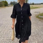 Dameklänning med blonder och knappar