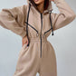 Komfortabel ensfarget jumpsuit med hette for kvinner