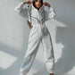 Komfortabel ensfarget jumpsuit med hette for kvinner