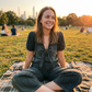 Stilig, løs-sittende denim-jumpsuit med korte ermer og V-hals