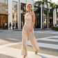 Elegant jumpsuit med kryssende halterneck